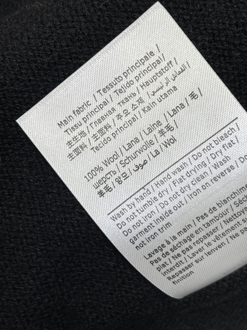 Va1e*ntin0 sweater